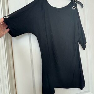 Cable & Gauge Black Short Sleeve Top